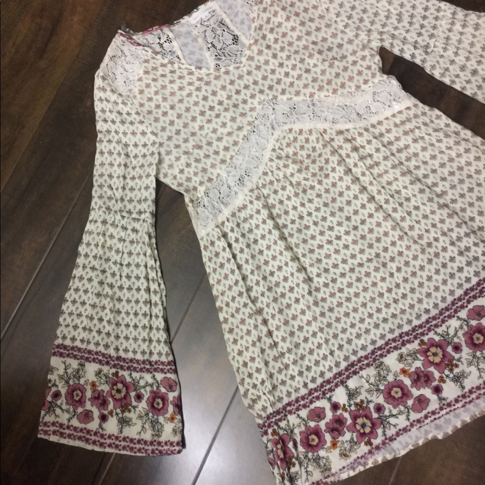 Coco Jameson floral and lace accents